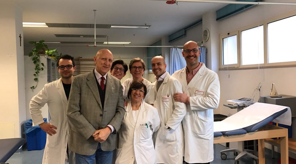 Il prof. Piero Fiore, 2° nella foto da sin, con lo staff della Medicina dello Sport del Policlinico