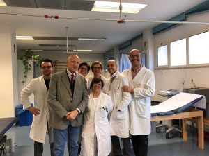 Il prof. Piero Fiore, 2° nella foto da sin, con lo staff della Medicina dello Sport del Policlinico